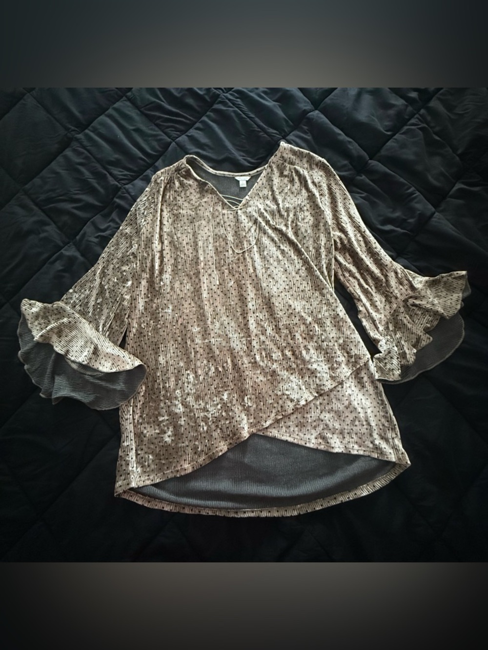 {CATO} Crushed Velvet V-Neck Layered Hem Tunic Blouse Top